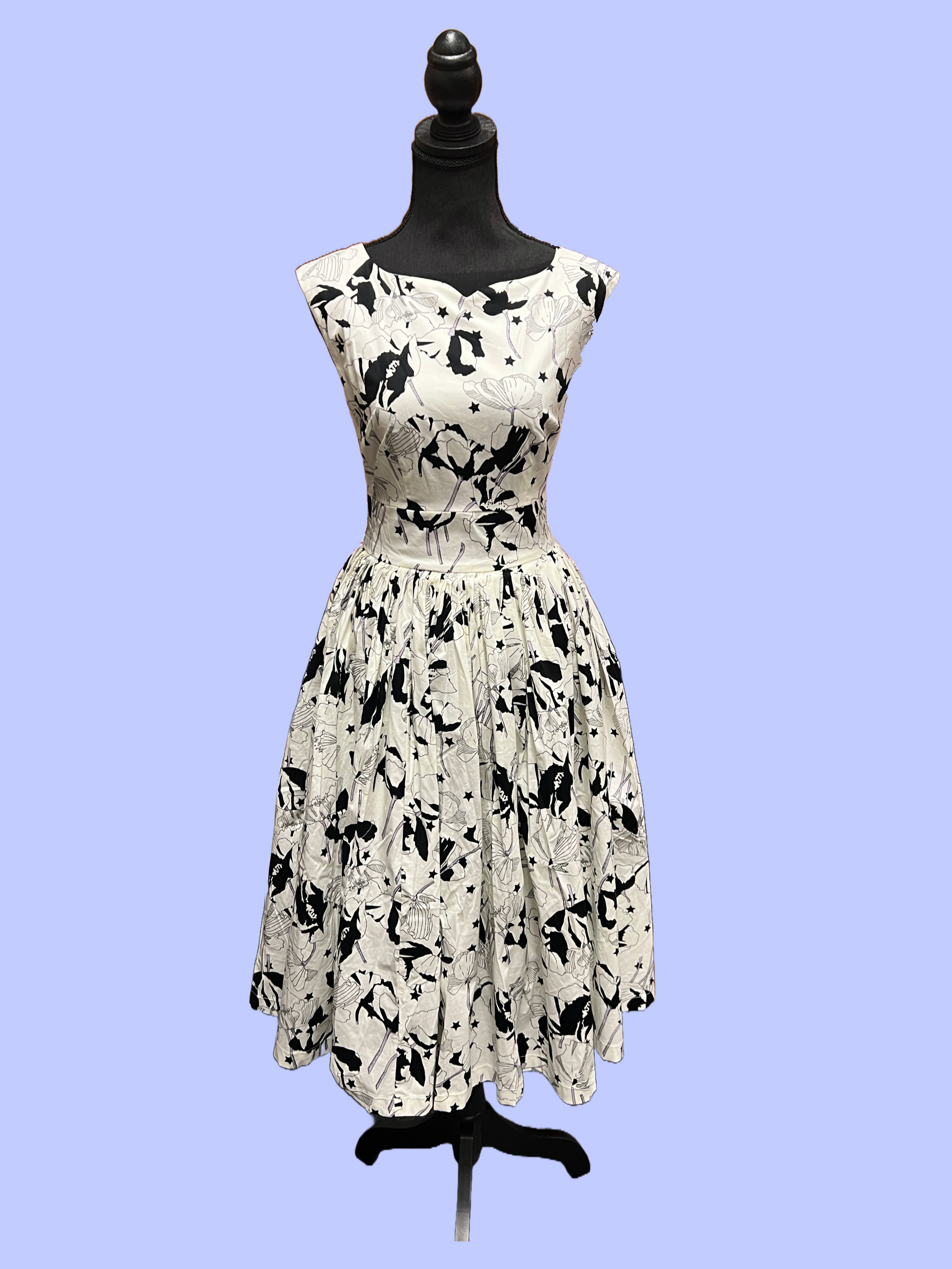 Sleeveless Dress in Black and White Print